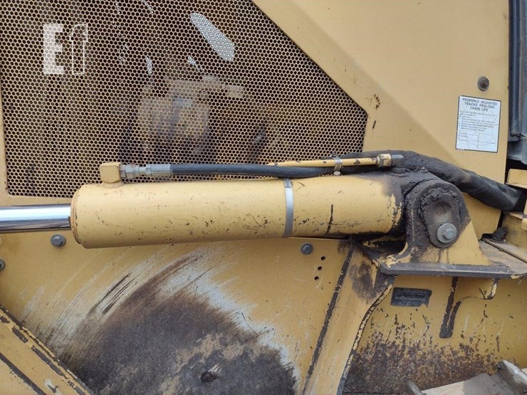 2007-deere-700j-xlt-image-18