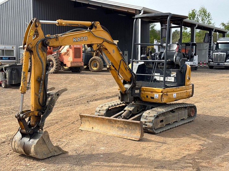 2019-kato-hd35v4-hydraulic-mini-excavator-image-1