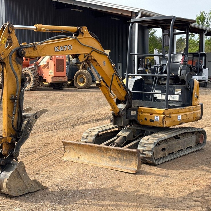 2019 KATO HD35V4 HYDRAULIC MINI EXCAVATOR