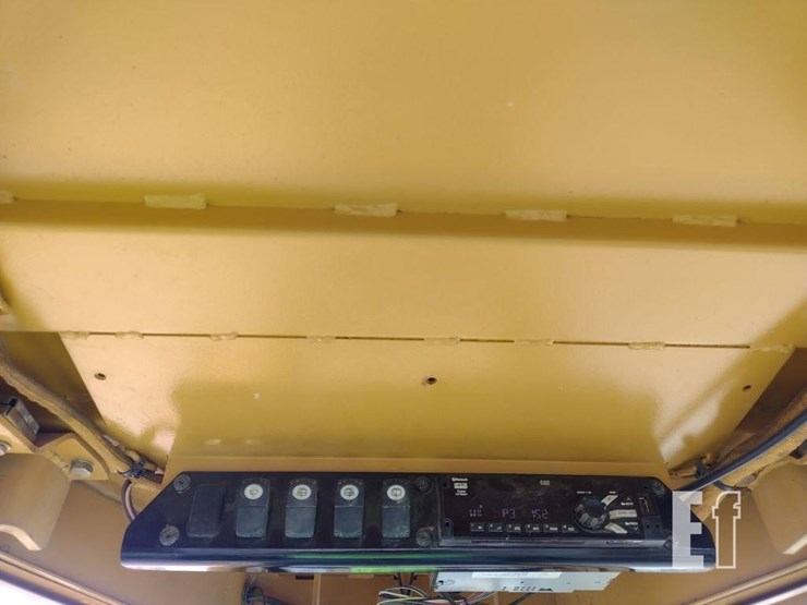 2006-caterpillar-d5n-xl-image-8