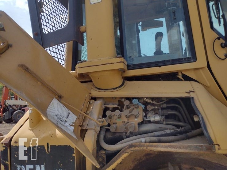 2006-caterpillar-d5n-xl-image-34
