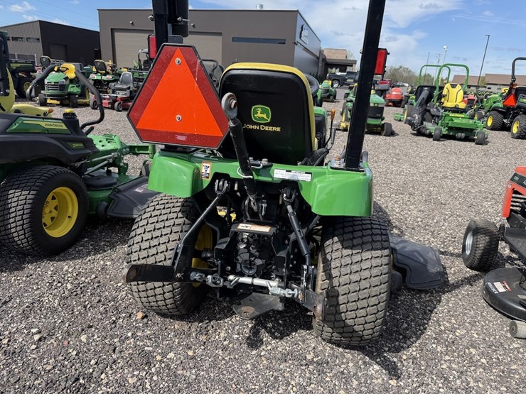 john-deere-2305-image-5