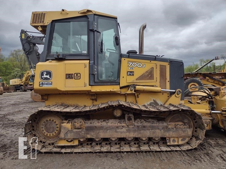 2007-deere-700j-xlt-image-25