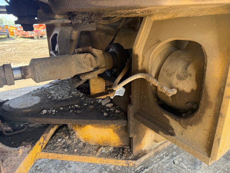 2013-caterpillar-950k-image-61