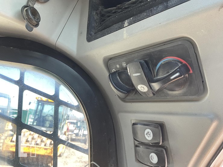 2014-caterpillar-289d-image-15