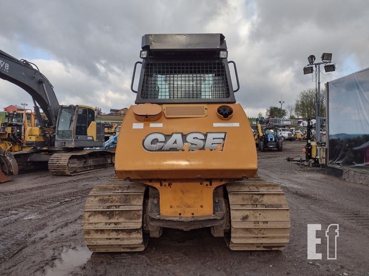 2016-case-850m-image-4