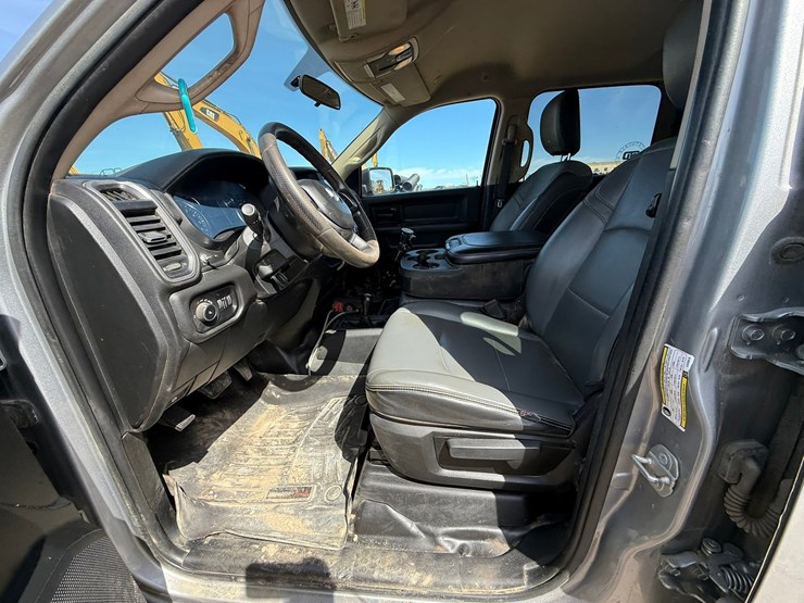 2021-dodge-2500-image-39