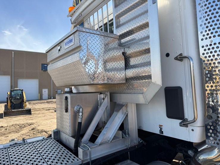2021-kenworth-t880-image-53