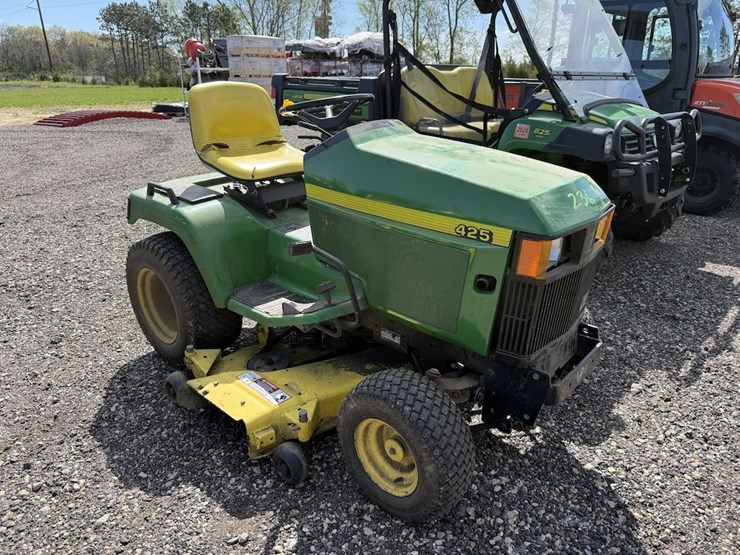 john-deere-425-image-1
