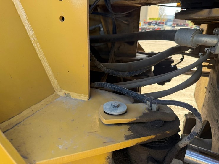 2013-caterpillar-950k-image-30