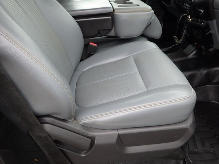 2015-ford-f550-image-28