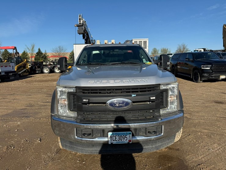 2017-ford-f550-xl-image-8