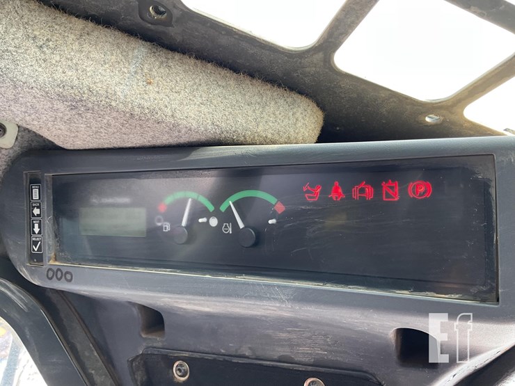 2022-deere-331g-image-17