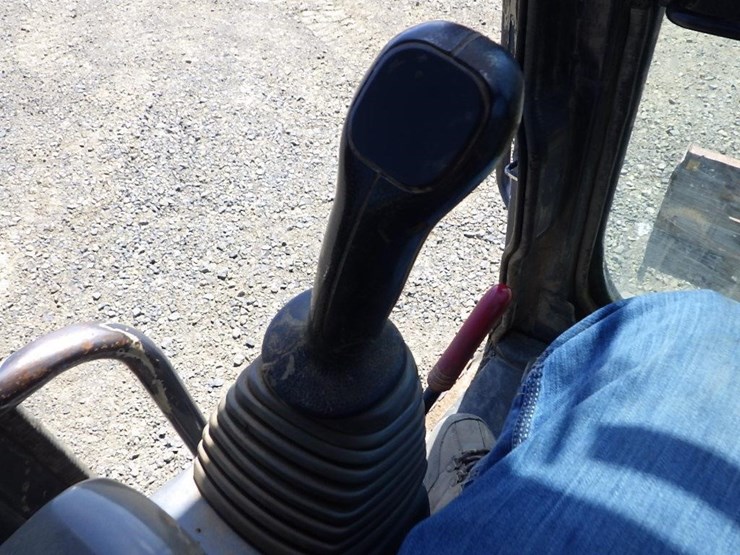 2012-john-deere-60d-image-44