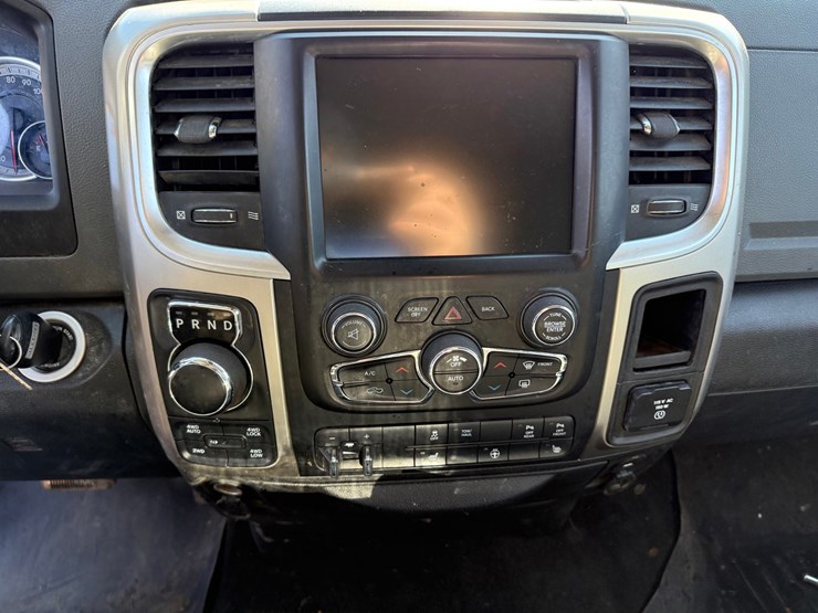 2016-dodge-1500-image-38