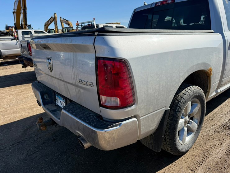 2016-dodge-1500-image-21