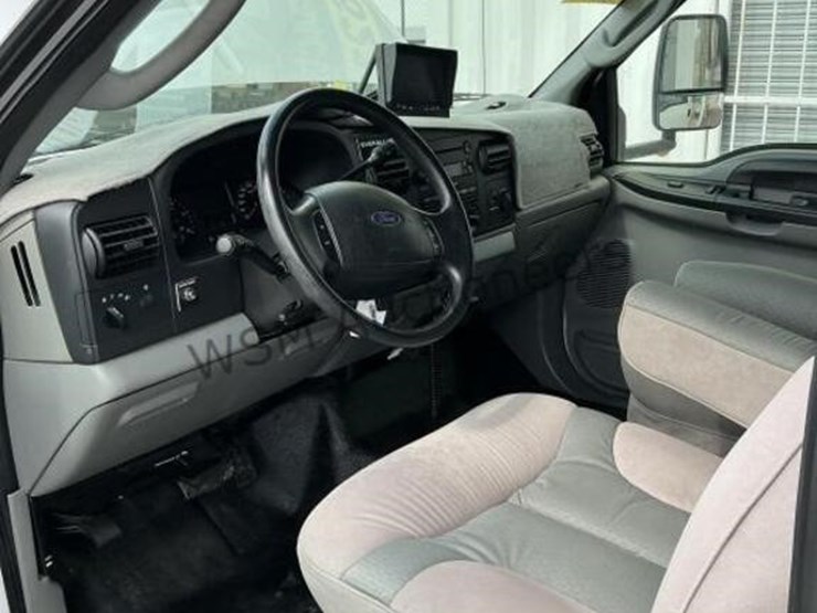2007-ford-f550-image-31