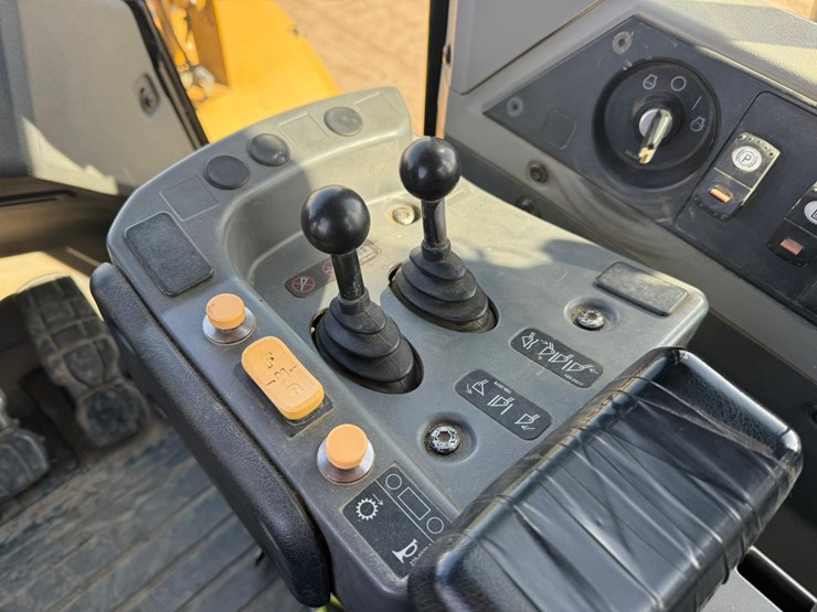 2013-caterpillar-950k-image-92