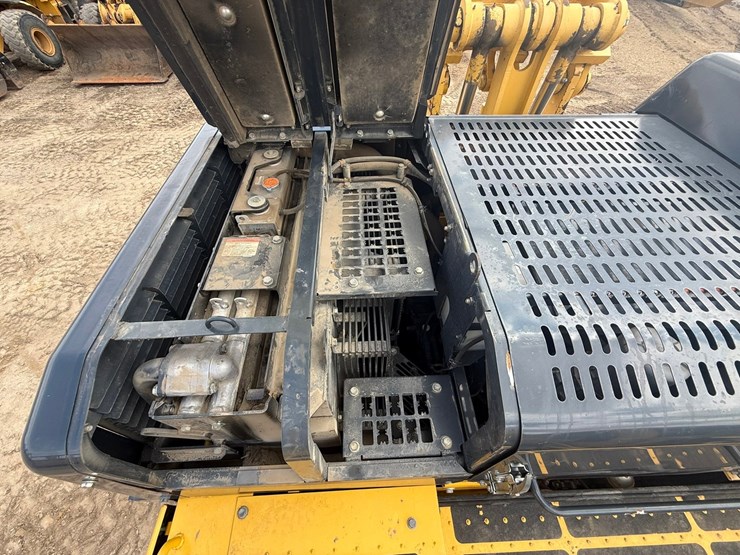 komatsu-pc490-lc-11-image-34