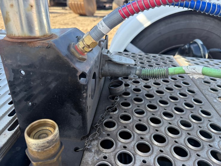2021-kenworth-t880-image-41