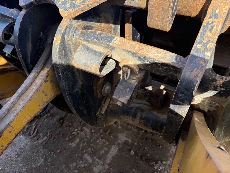 2013-caterpillar-950k-image-13