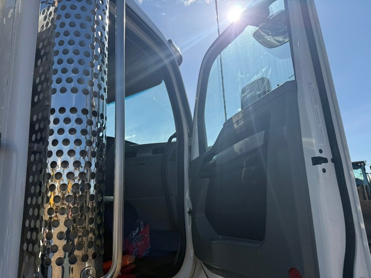 2021-kenworth-t880-image-70