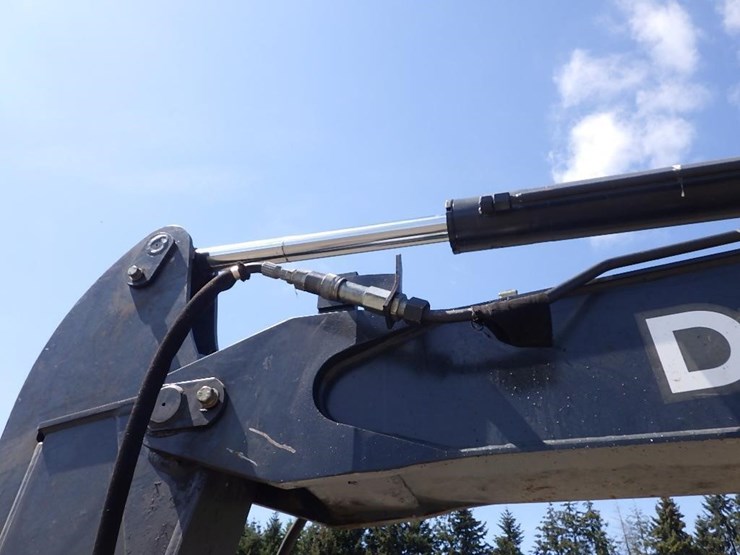 2012-john-deere-60d-image-16
