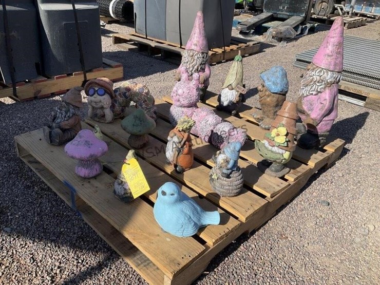 pallet-of-asst-concrete-statues-image-1