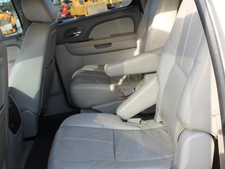 2010-gmc-yukon-xl-image-12