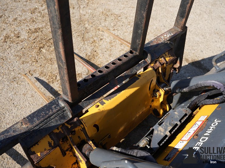 2022-deere-318g-image-14