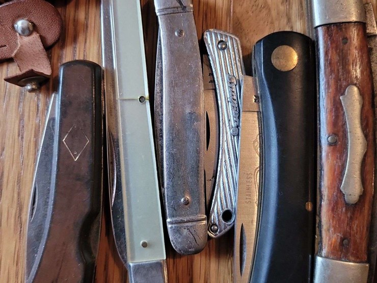 collection-of-assorted-pocket-knives-and-fixed-blade-knife-image-4