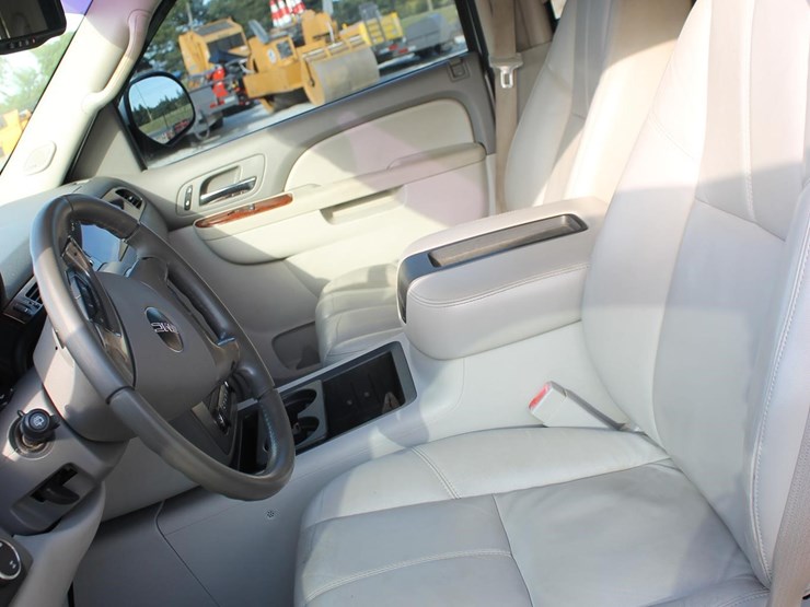 2010-gmc-yukon-xl-image-13