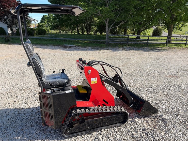 #220-•-unused-2026-ssl580-ride-on-skid-steer-loader-image-1