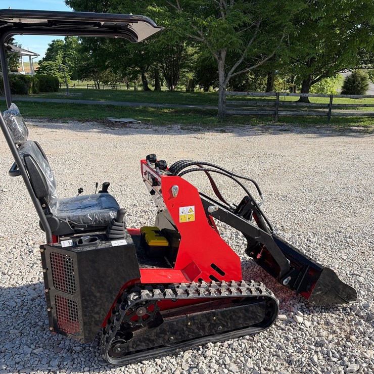 #220 • Unused 2026 SSL580 Ride On Skid Steer Loader