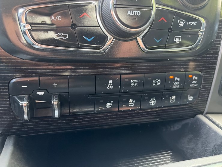 2017-dodge-3500-image-13