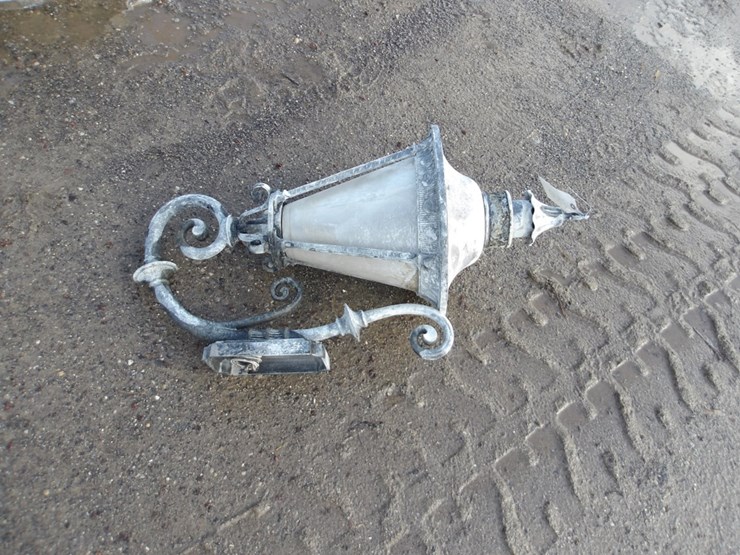 #7830-•-outdoor-light-fixture-image-3