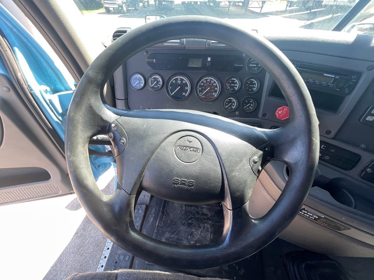 #202-•-2013-freightliner-cascadia-semi-tractor-(title-in-delay)-(denmark,-wi)-image-63