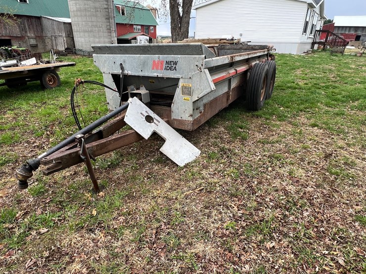 #9559-•-new-idea-manure-spreader-image-1