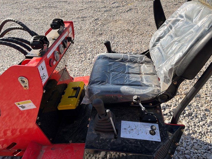 #221-•-unused-2026-ssl580-ride-on-skid-steer-loader-image-5