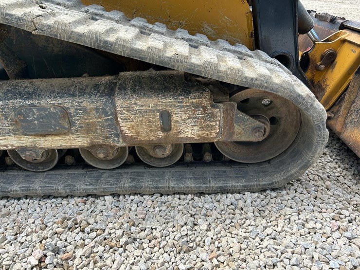 2019-deere-325g-image-14