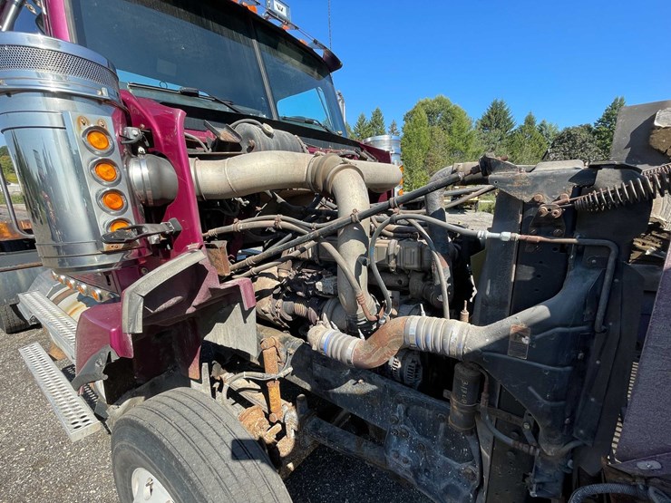 #203-•-2011-western-star-semi-tractor-(has-wi-title)-(forestville,-wi)-image-49