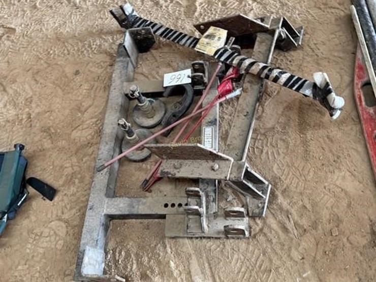 western-snowplow-mount,-shoes,-&-blade-image-3