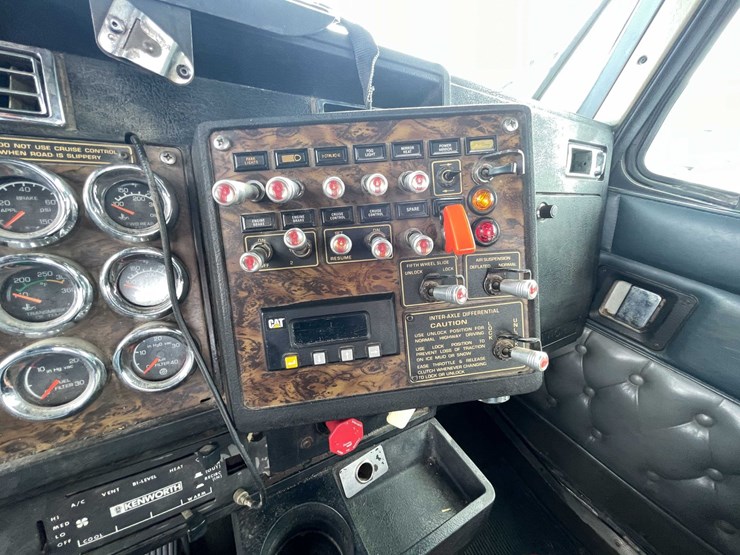 1997-kenworth-t800-image-49
