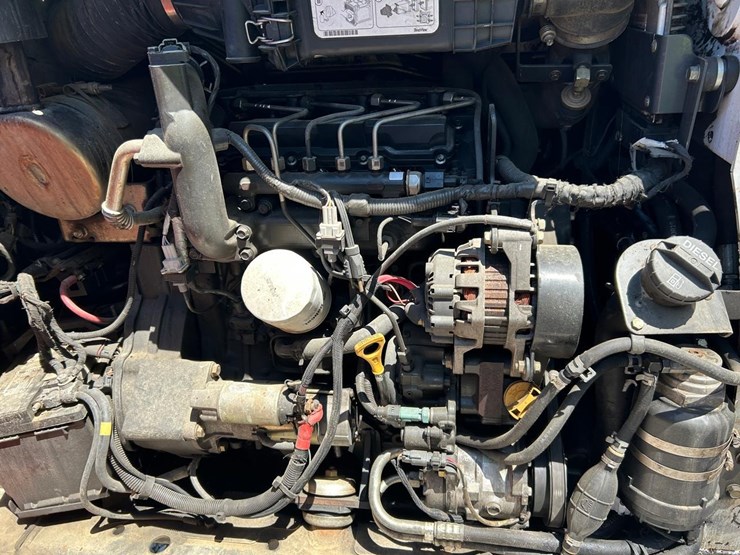 2015-bobcat-t650-image-15