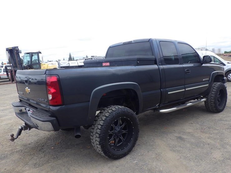 2005-chevrolet-2500hd-image-3