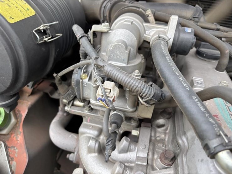 2017-toyota-8fgu25-image-32