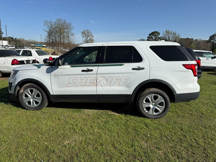 2016-ford-explorer-image-5