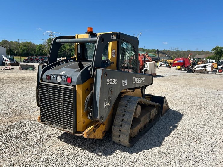 deere-323d-image-4