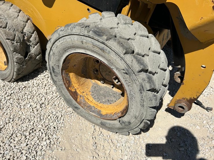 2017-caterpillar-232d-image-11