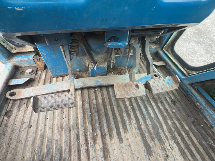 1980-ford-6700-image-25